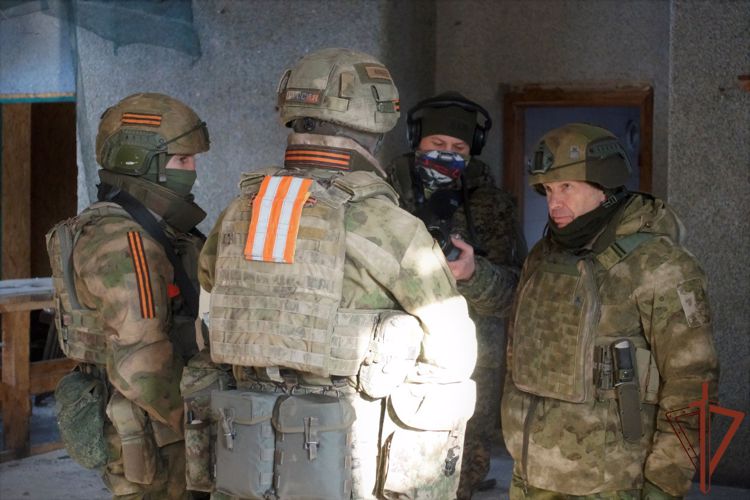 Телерадиоведущий Владимир Соловьев встретился с росгвардейцами на передовой