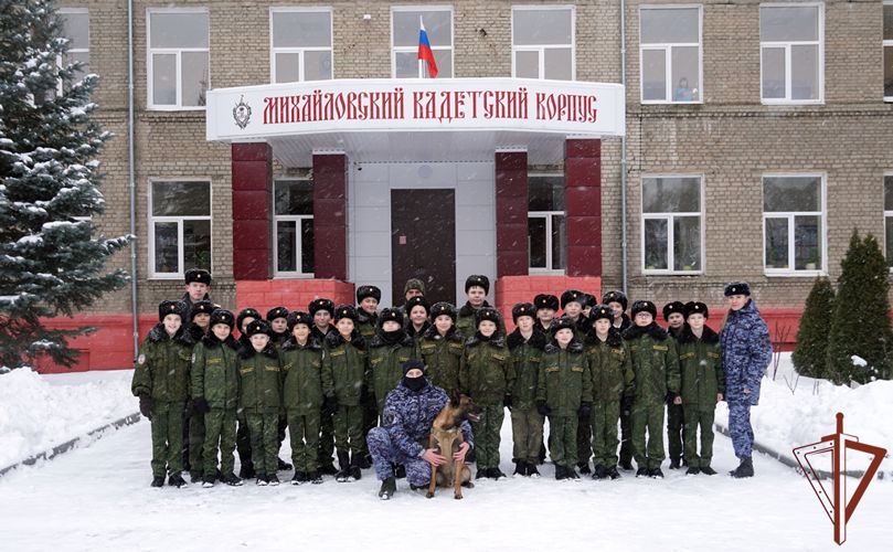 Показательные выступления «Четвероногие герои» провели сотрудники Росгвардии в Воронеже