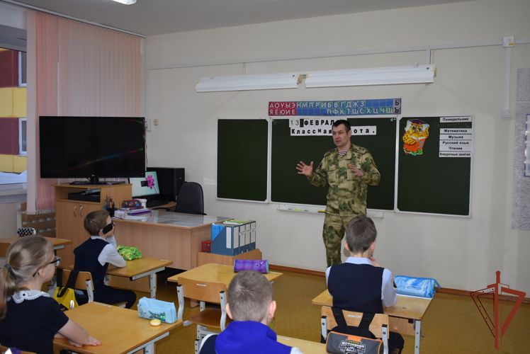 Росгвардейцы Уральского округа проводят патриотические мероприятия с молодежью