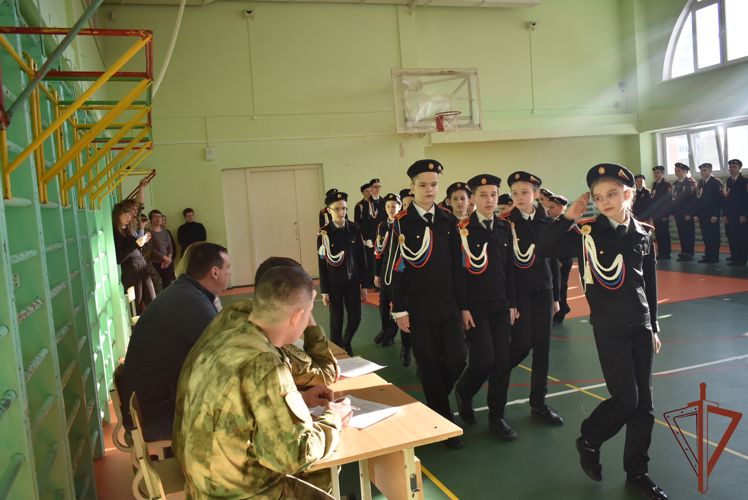 Росгвардейцы Уральского округа проводят патриотические мероприятия с молодежью