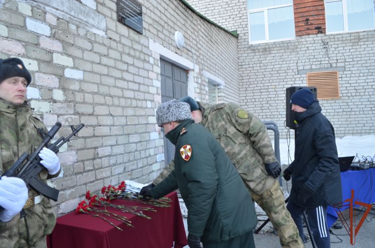 Память росгвардейца-участника спецоперации увековечена на Урале