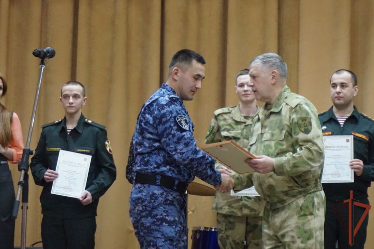 Победителей окружного этапа смотра-конкурса самодеятельной авторской песни «Солдаты антитеррора» наградили в Новосибирске
