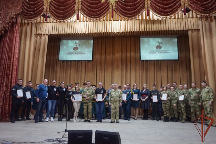 Победителей окружного этапа смотра-конкурса самодеятельной авторской песни «Солдаты антитеррора» наградили в Новосибирске