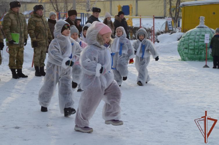Росгвардейцы Уральского округа проводят патриотические мероприятия с молодежью