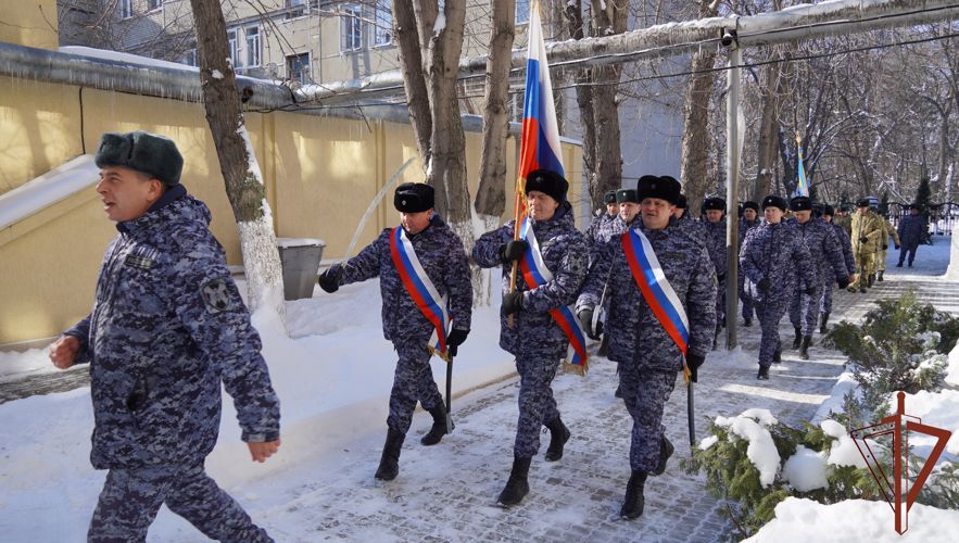 Саратовские росгвардейцы провели живой концерт для ветеранов, проходящих лечение в областном госпитале