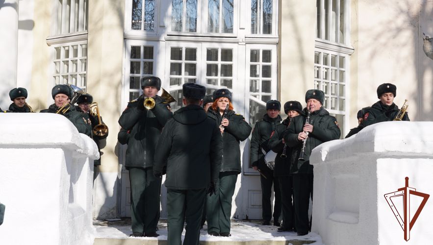 Саратовские росгвардейцы провели живой концерт для ветеранов, проходящих лечение в областном госпитале