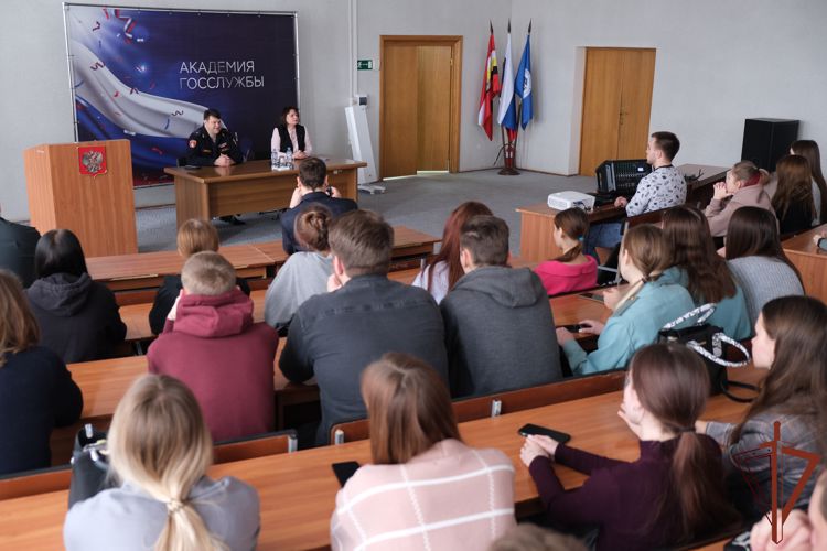 Росгвардейцы Центрального округа провели патриотические мероприятия для подрастающего поколения