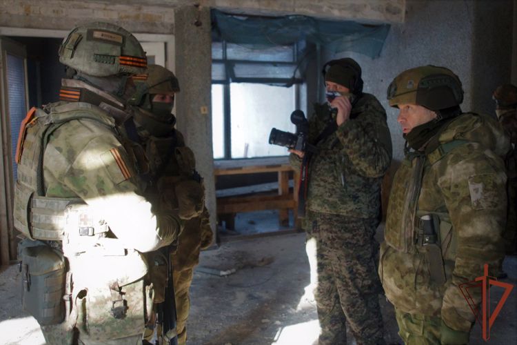 Телерадиоведущий Владимир Соловьев встретился с росгвардейцами на передовой