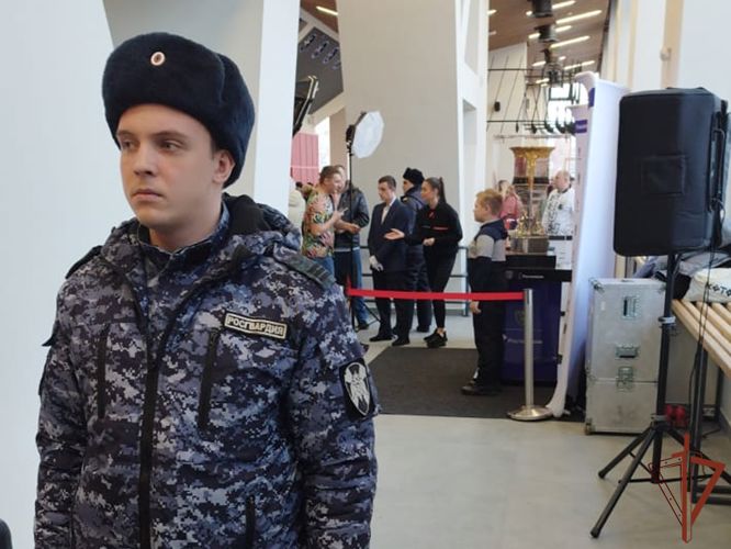 Росгвардейцы обеспечили безопасность матча-открытия на реконструированной хоккейной арене в Кузбассе