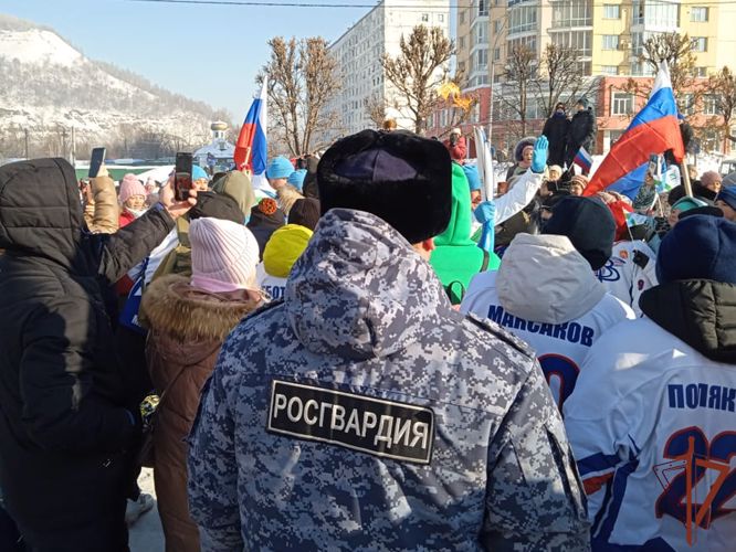 Росгвардейцы обеспечили безопасность эстафеты огня в Кузбассе