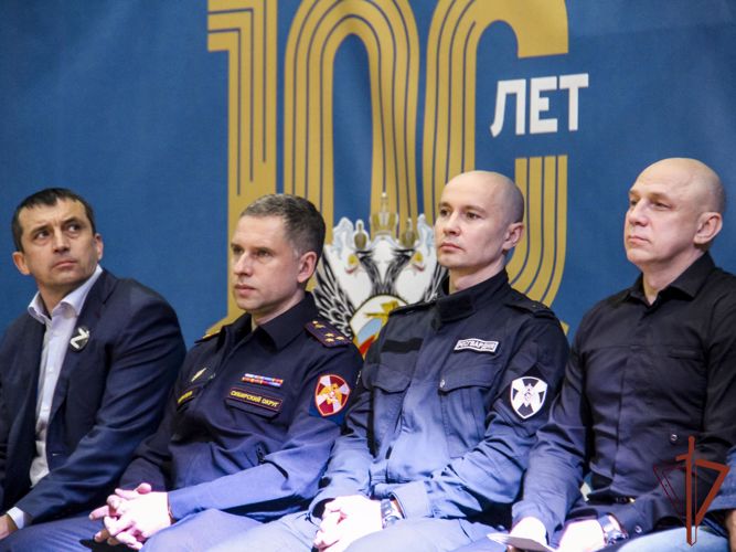 В Кузбассе прошли Всероссийские соревнования по самбо, посвящённые памяти сотрудника ОМОН (видео)