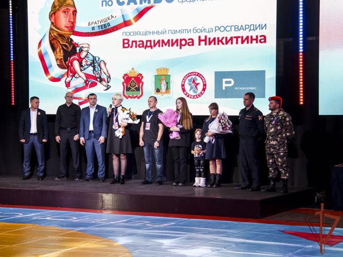 В Кузбассе прошли Всероссийские соревнования по самбо, посвящённые памяти сотрудника ОМОН (видео)