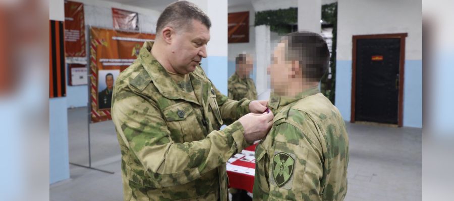 Генерал-полковник Игорь Ильяш вручил ведомственные награды росгвардейцам в зоне специальной военной операции