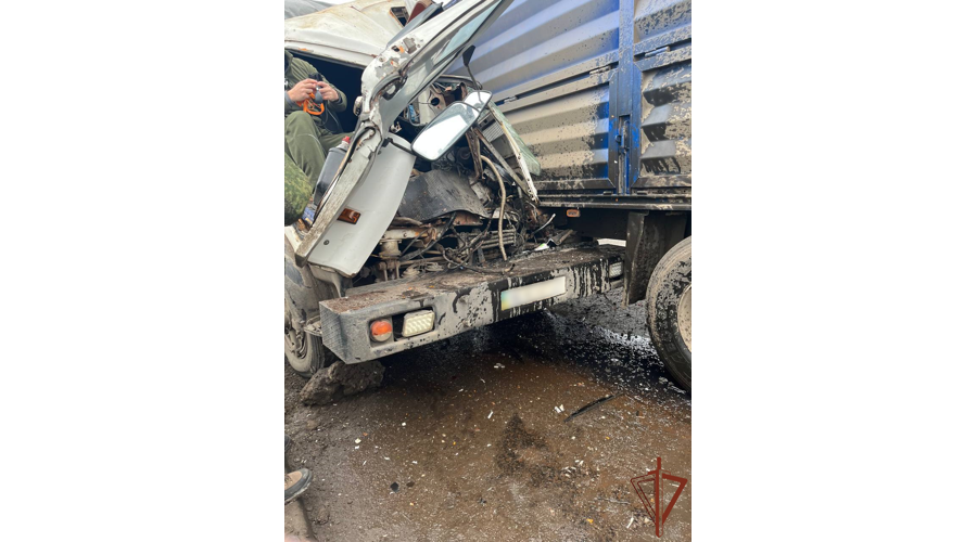 Росгвардейцы спасли водителя грузового автомобиля, попавшего в ДТП