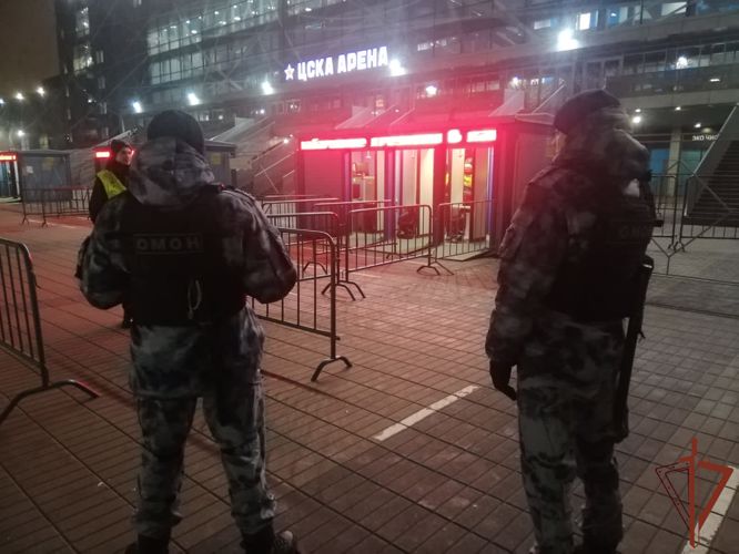 Сотрудники Росгвардии обеспечили безопасность проведения хоккейного матча в Москве