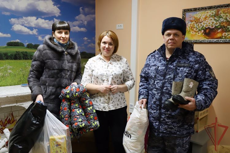 Сотрудники Росгвардии продолжают участвовать в социальной акции «Добрые дела с Росгвардией»