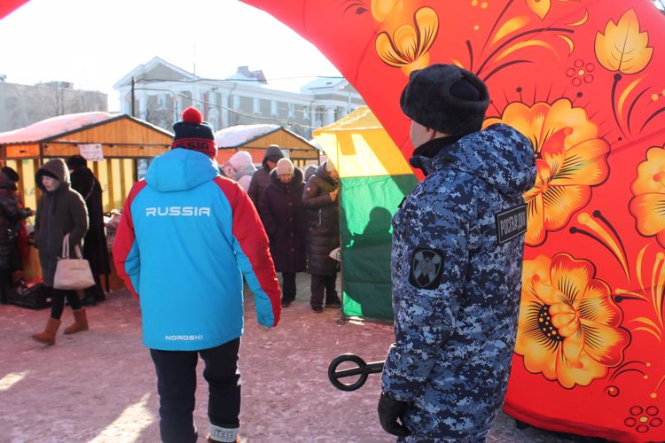 Сотрудники Росгвардии обеспечили правопорядок во время праздничного мероприятия в честь юбилея Курганской области