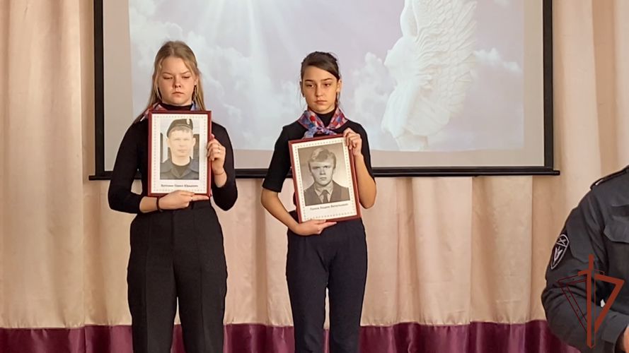 Память погибшего офицера Росгвардии увековечили на Среднем Урале