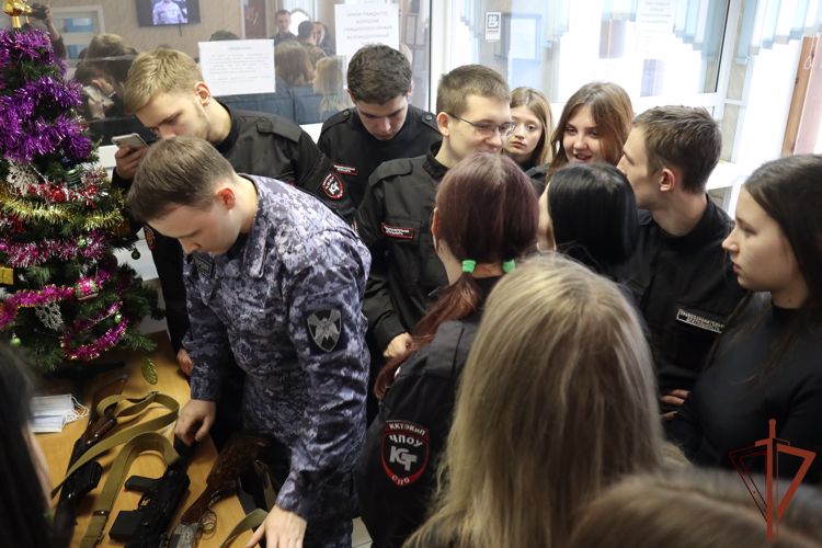 В преддверии дня создания подразделений лицензионно-разрешительной работы Росгвардии в Сибири проходят праздничные мероприятия