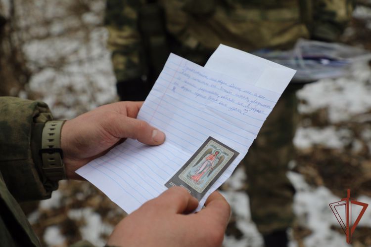 Росгвардейцы-участники СВО получили письма от детей прихожан православных храмов Москвы