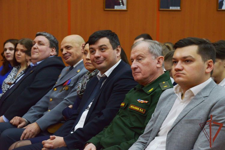 Уральские студенты встретились с офицерами Управления Росгвардии по Свердловской области (видео)