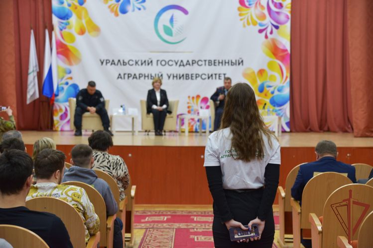 Уральские студенты встретились с офицерами Управления Росгвардии по Свердловской области (видео)
