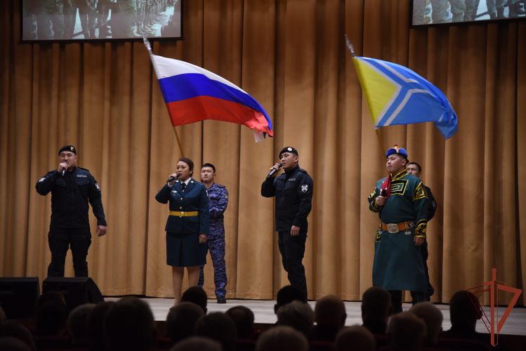 Командующий Сибирским округом Росгвардии вручил государственные награды военнослужащим – участникам СВО