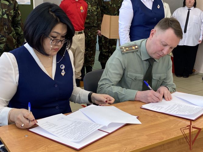 В Якутии открыли «Парту Героя» имени бойца ОМОН «Бизон» Росгвардии 