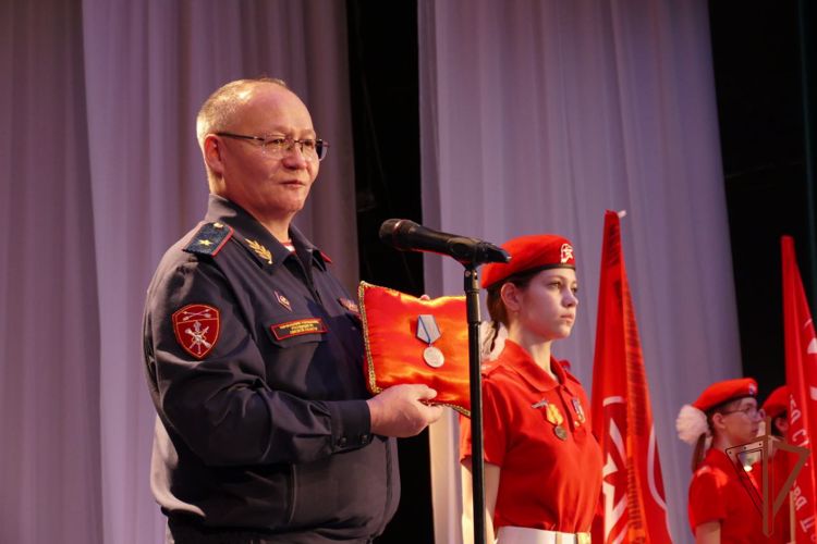 Росгвардейцы в Омске передали музею найденную медаль «За отвагу» времён Великой Отечественной войны