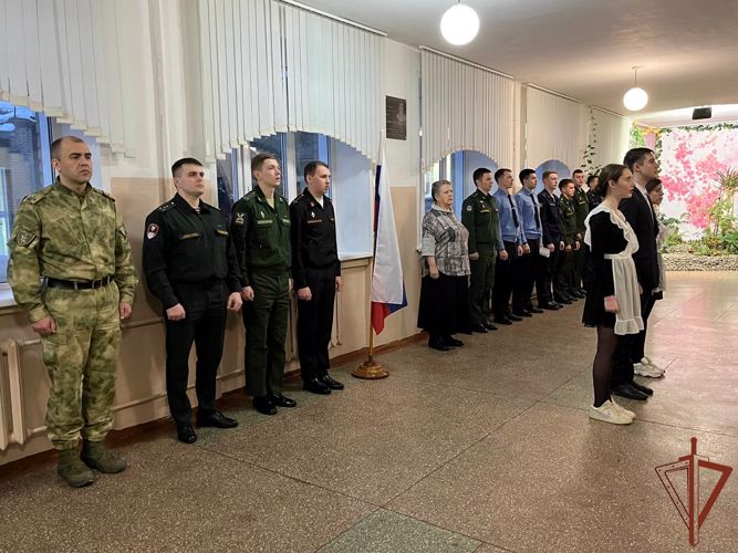 Росгвардейцы провели уроки мужества с учащимися образовательных учреждений в Сибири