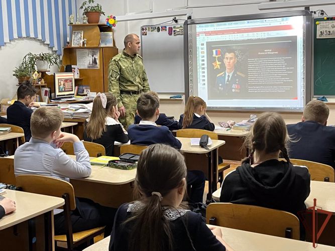 Росгвардейцы провели уроки мужества с учащимися образовательных учреждений в Сибири