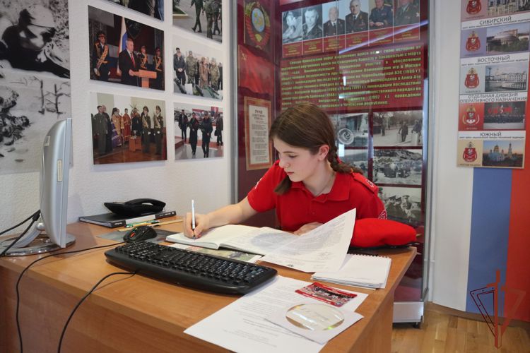  Росгвардейцы провели круглый стол со школьниками в Ростове-на-Дону