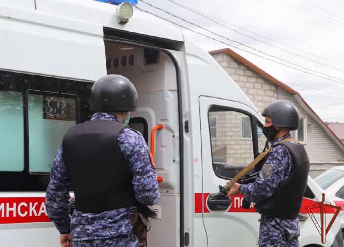 Росгвардейцы задержали агрессивного пациента скорой помощи в Туле