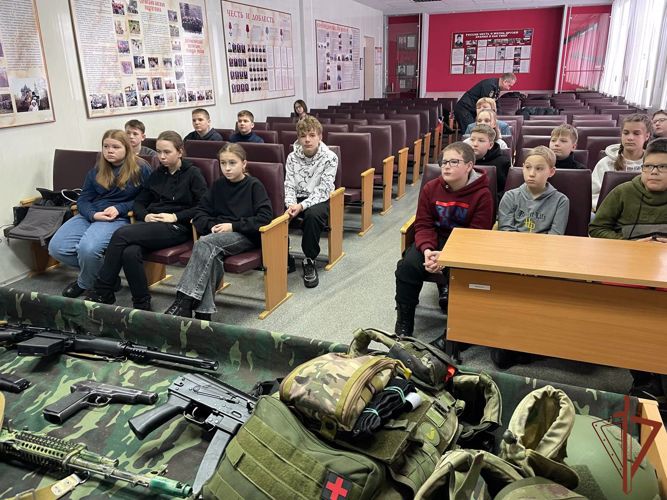 Росгвардейцы Северо-Западного округа провели встречи со школьниками и студентами