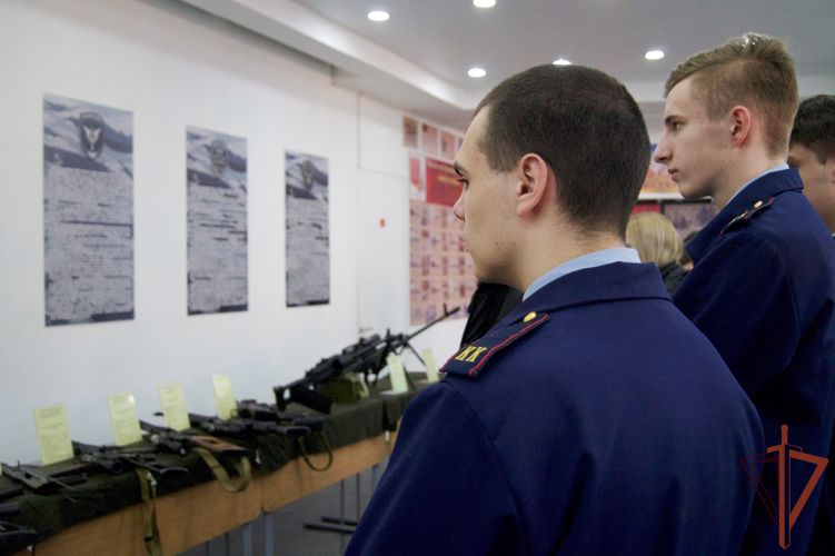 Росгвардейцы Северо-Западного округа провели встречи со школьниками и студентами