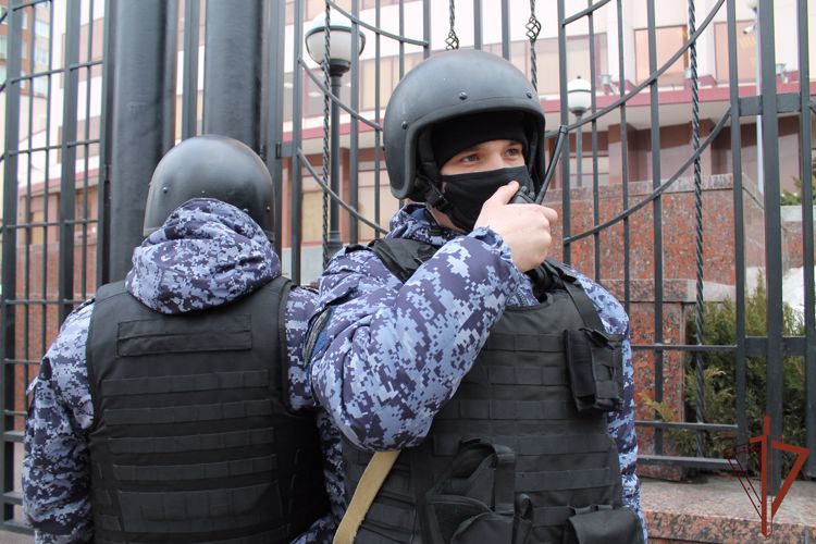 Сотрудники Росгвардии задержали мужчину, причинившего ножевое ранение