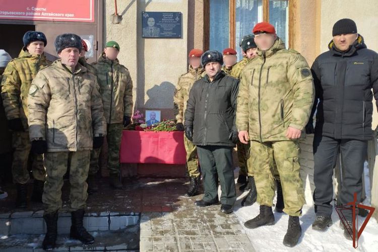 В Алтайском крае открыли мемориальную доску в память о военнослужащем Росгвардии 