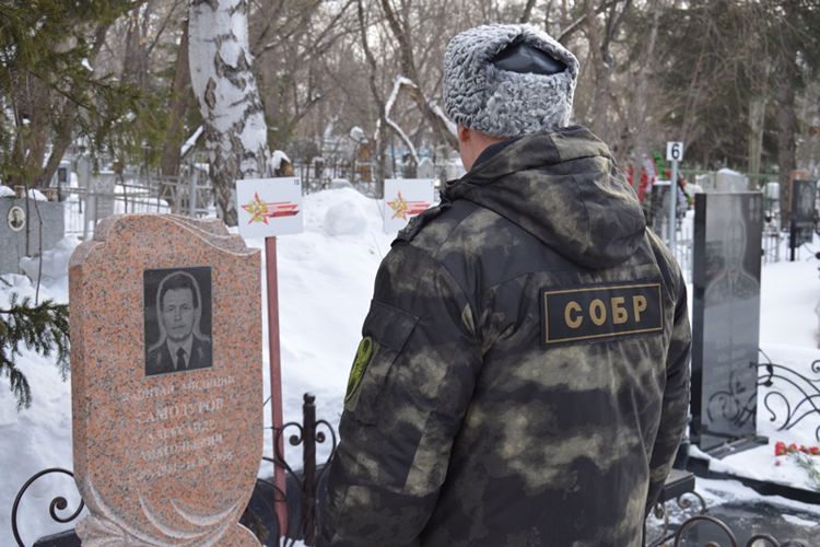Память погибших офицеров СОБР почтили в  Алтайском крае 