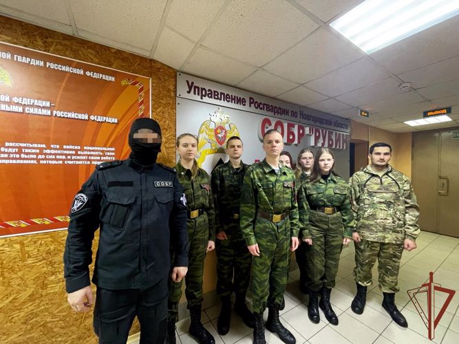 Росгвардейцы Северо-Западного округа Росгвардии показали школьникам основы доврачебной помощи