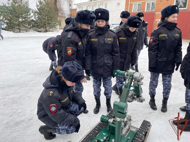 В Подмосковье сотрудники ОМОН «Русич» провели экскурсию для курсантов «Гвардейской смены»