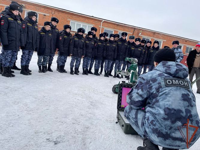 В Подмосковье сотрудники ОМОН «Русич» провели экскурсию для курсантов «Гвардейской смены»