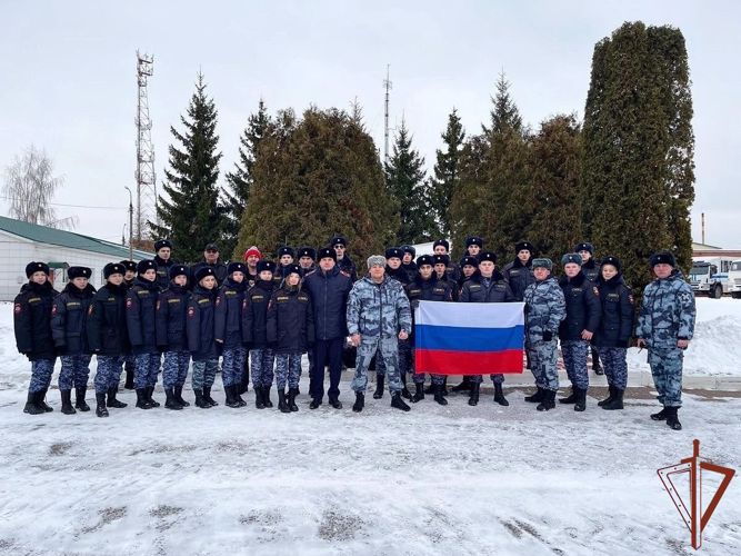 В Подмосковье сотрудники ОМОН «Русич» провели экскурсию для курсантов «Гвардейской смены»