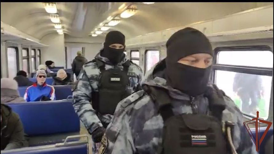 Сотрудники Росгвардии провели профилактическое мероприятие по безопасности на железнодорожном транспорте в Москве