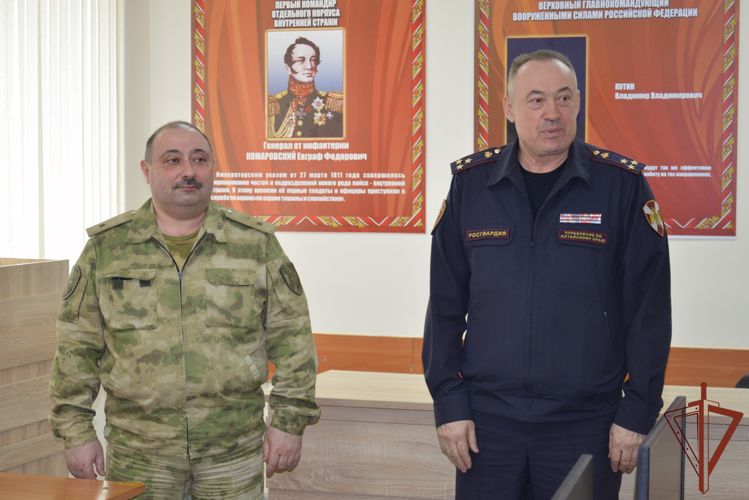 Замкомандующего Сибирским округом Росгвардии проверил состояние техники алтайского управления ведомства