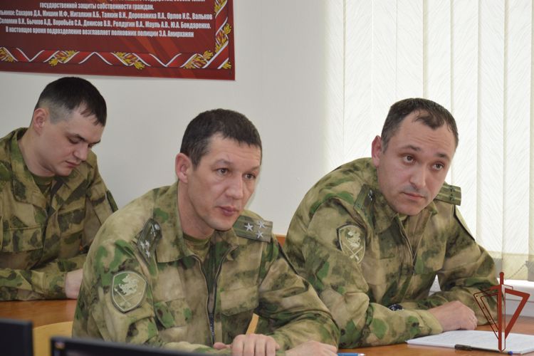 Замкомандующего Сибирским округом Росгвардии проверил состояние техники алтайского управления ведомства