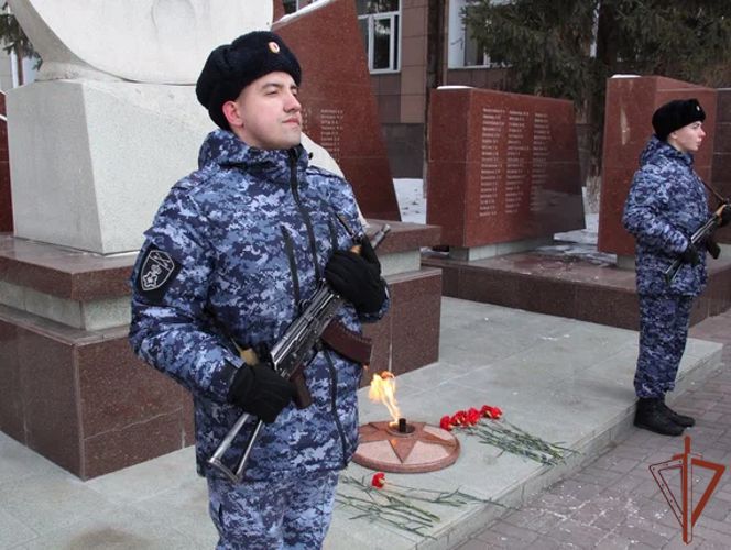 Сотрудники вневедомственной охраны Росгвардии приняли присягу в Сибири