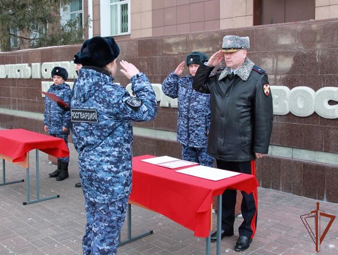Сотрудники вневедомственной охраны Росгвардии приняли присягу в Сибири