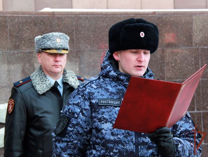 Сотрудники вневедомственной охраны Росгвардии приняли присягу в Сибири