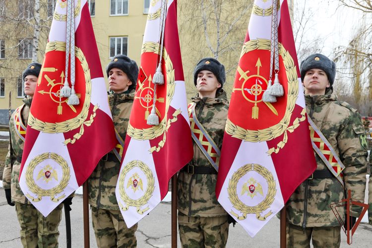 Боевые знамена нового образца вручены трем воинским частям Росгвардии в Ростовской области