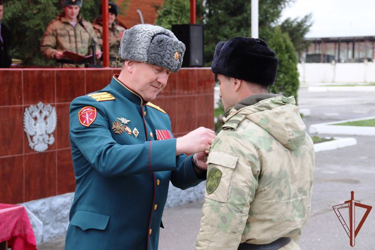 Воинской части владикавказского соединения Росгвардии в Моздоке вручили Боевое знамя
